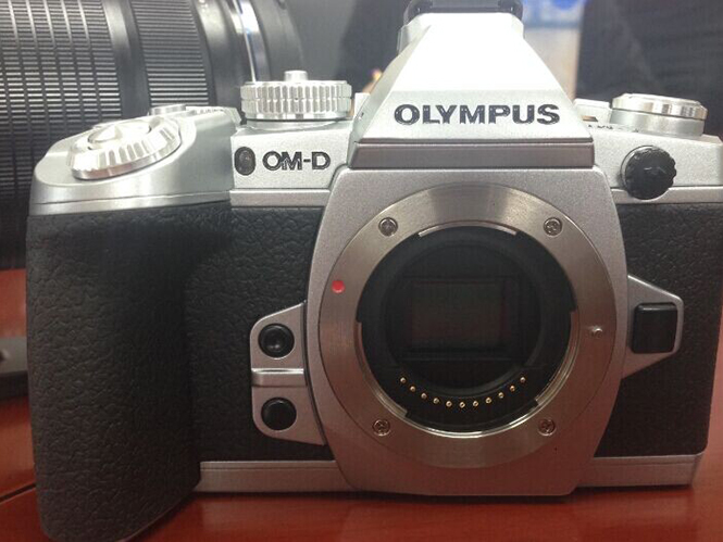 Η Olympus θα ανακοινώσει ασημί έκδοση της Olympus OM-D E-M1 και νέο Firmware;