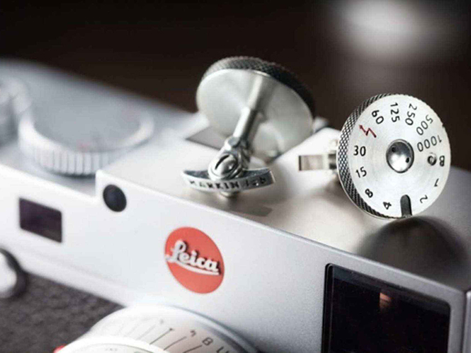 Leica: παρουσιάζει μανικετόκουμπα και μενταγιόν, αντιγραφή του επιλογέα ταχύτητας κλείστρου