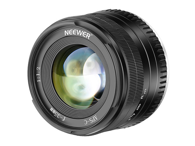 Neewer: Διαθέτει φακό στα 35mm με f/1.2