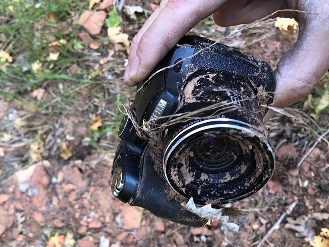 Φωτογράφος βρήκε την ιδιοκτήτρια μίας χαμένης μηχανής μέσω του YouTube
