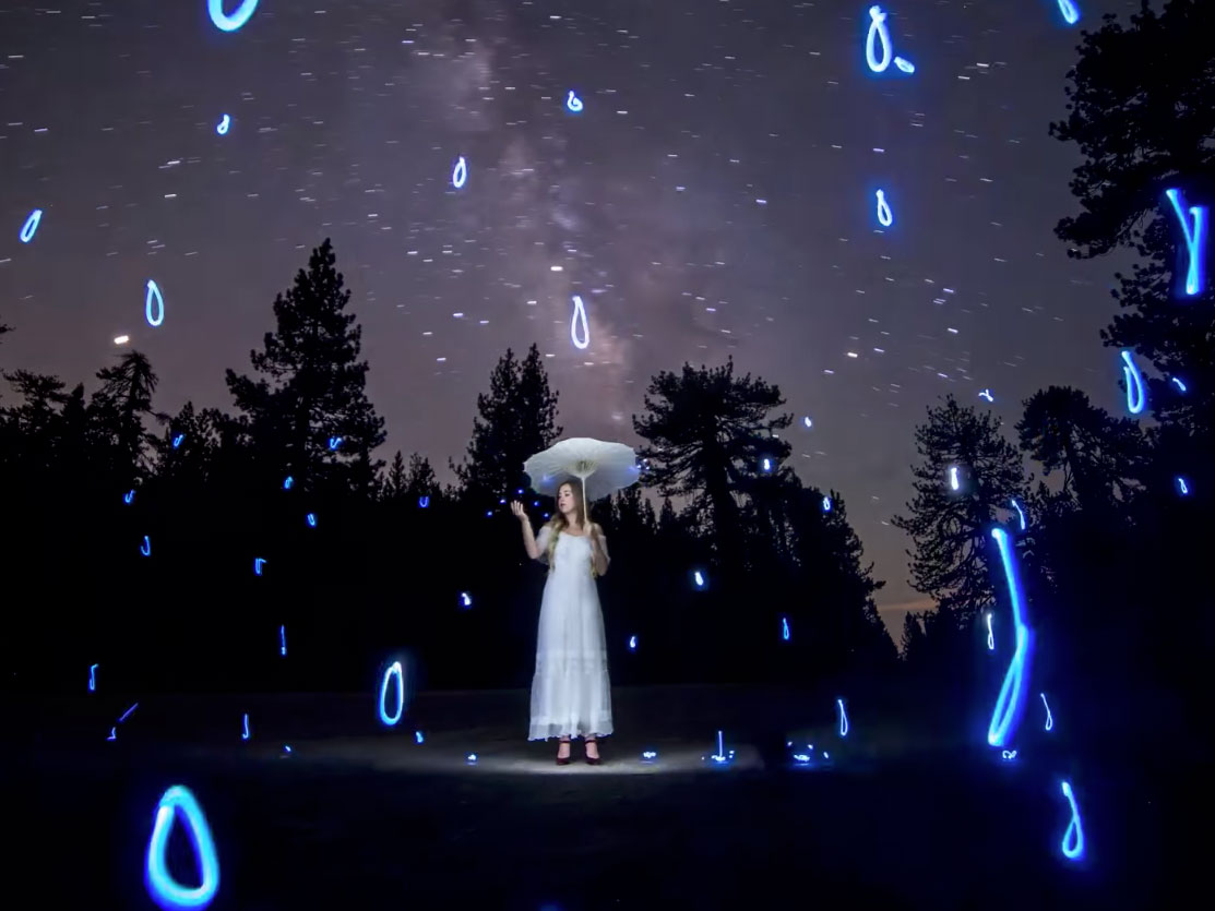 She Lights the Night:  Eξαιρετικό stop motion βίντεο με φωτογραφίες light painting
