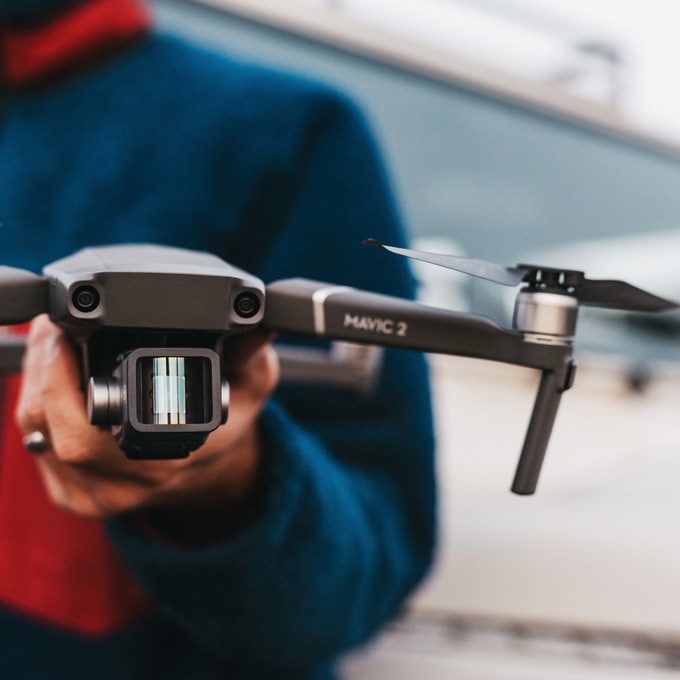 Moment: Παρουσίασε τον πρώτο αναμορφικό φακό για drones