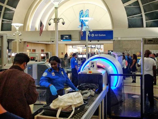 Τα νέα μηχανήματα ελέγχου στα αεροδρόμια των Η.Π.Α. καταστρέφουν τα φιλμ που δεν έχουν εμφανιστεί!